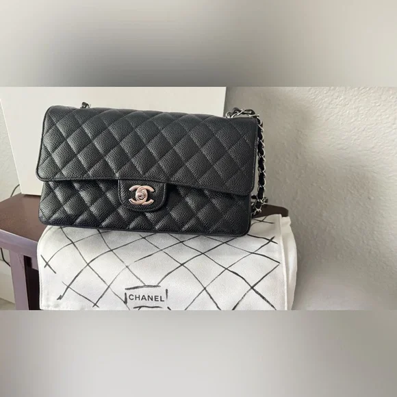 🛑SOLD🛑 CHANEL
Classic Caviar Medium Double Flap Bag 🔥 - Picture 2 of 11